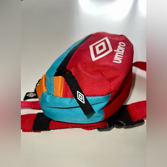 UMBRO Block Fanny Pack - Picture 3 of 6